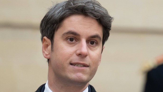 Gabriel Attal, chi è il più giovane premier francese: vita privata e carriera