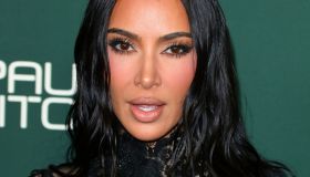 Kim Kardashian mostra il suo ufficio da record, tra lettini e cervelli in 3D