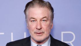 Alec Baldwin nuovamente incriminato: aggiornamenti e conseguenze della morte di Halyna Hutchins