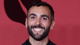 Marco Mengoni l’annuncio dopo il “silenzio” sui social: “Tour negli stadi 2025”. Le date