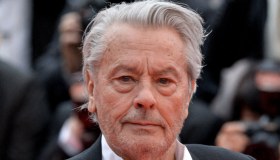 Alain Delon, si aggrava il suo stato di salute: “Voglio morire, la mia vita è finita”