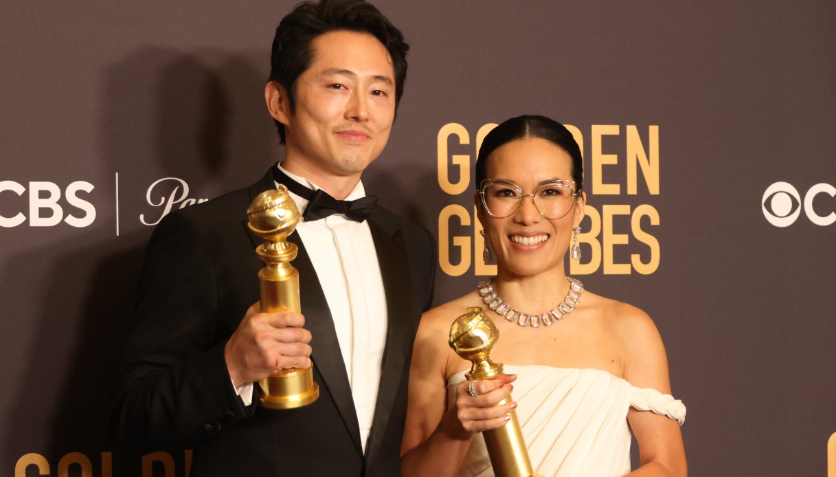 Ali Wong e Steven Yeun vincono ai Golden Globes