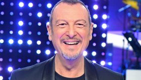 Sanremo 2024, le star sul palco galleggiante: Amadeus a sorpresa con Gigi D’Agostino