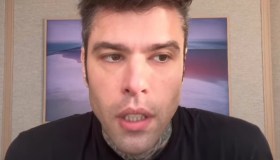 Fedez, il grave errore: accusa l’hater ma mostra la foto di un’altra persona