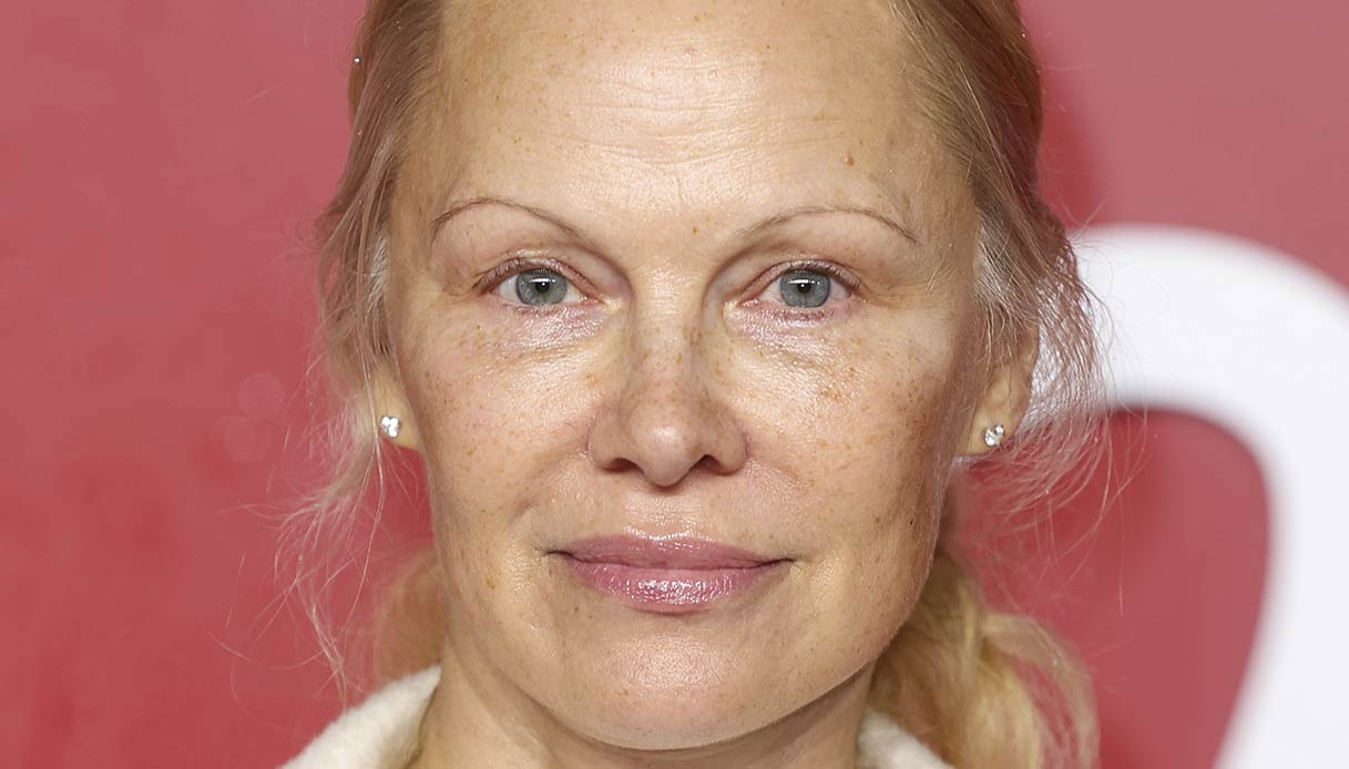 Pamela Anderson ancora al naturale: “La bellezza è autenticità”