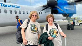 Amiche da una vita girano il mondo a 80 anni: Ellie e Sandy