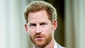 Harry è a Londra, le foto del suo arrivo senza Meghan Markle