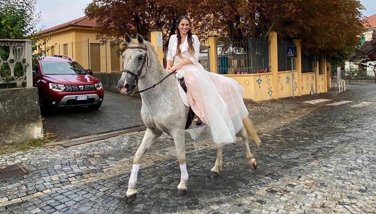 Lo Struggente Addio A Tornado Cavallo Vittima Dei Botti Di Fine Anno