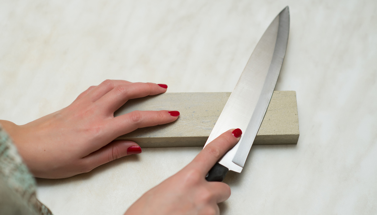 Come affilare un coltello con la pietra