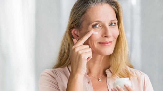 Pelle del viso in menopausa: le migliori creme da usare