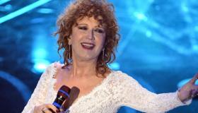 Fiorella Mannoia, il segreto dei suoi capelli ricci che puoi avere anche tu