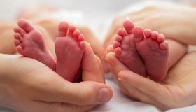 Separati alla nascita, due gemelli si ritrovano dopo 13 anni. Ora sono più uniti che mai