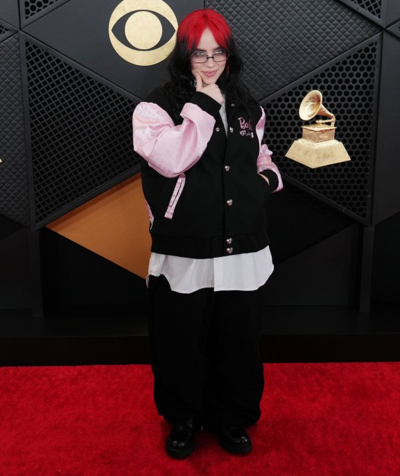 Billie Eilish sul red carpet dei "Grammy Awards 2024"