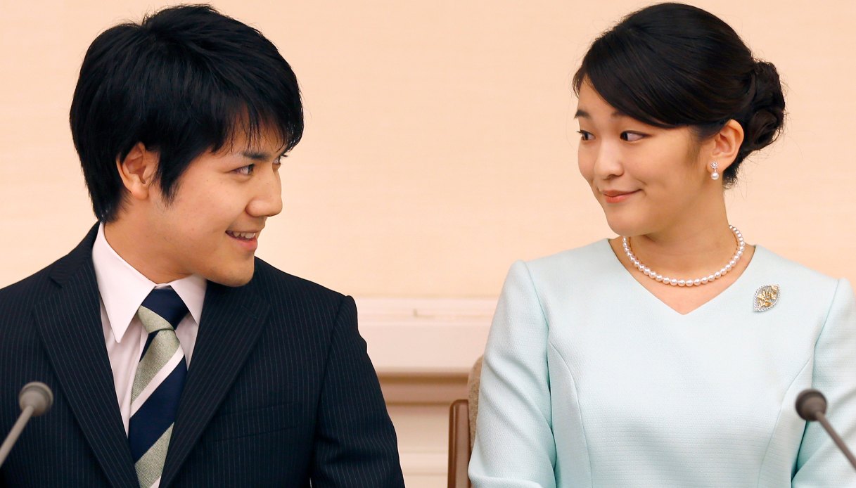La Principessa Mako e Kei Komuro, durante l'annuncio del loro fidanzamento nel 2017