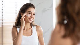 Le maschere solubili al collagene spopolano sul web: si comprano su Amazon