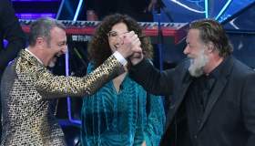 Le pagelle di Sanremo 2024, terza serata: Amadeus polemico, Mannino esplosiva