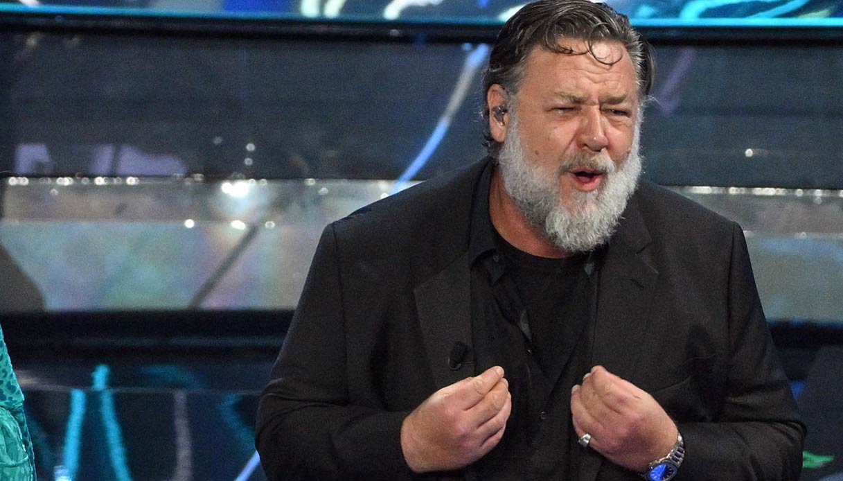 Sanremo, top e flop della terza serata (come Russell che “percula” Travolta)