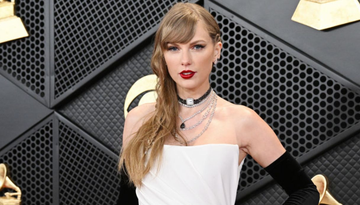 Taylor Swift e Travis Kelce: le foto romantiche infiammano TikTok