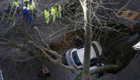 Roma, Napoli e non solo: perché tra le strade delle nostre città si aprono le voragini?