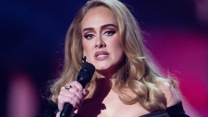Adele si ferma per problemi di salute: “Devo prendermi una pausa”