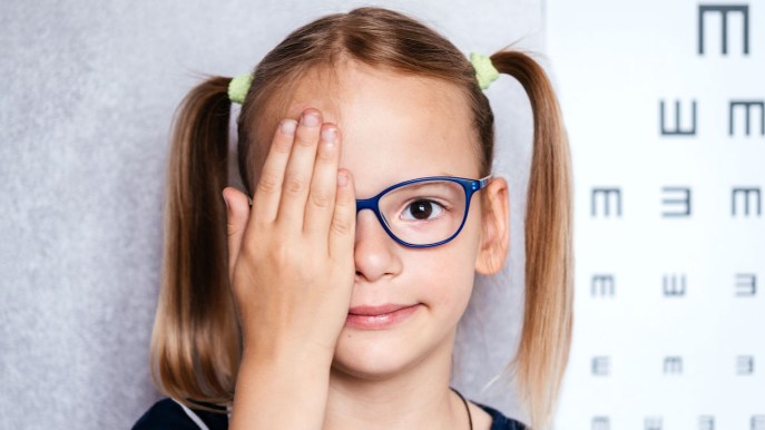 Cos’è l’ambliopia, perché nasce e come si scopre nei bambini l’occhio pigro