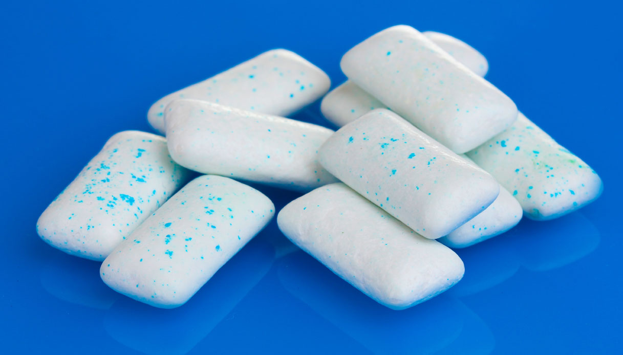 Masticare bene e senza ruminare contro digestione lenta e alitosi