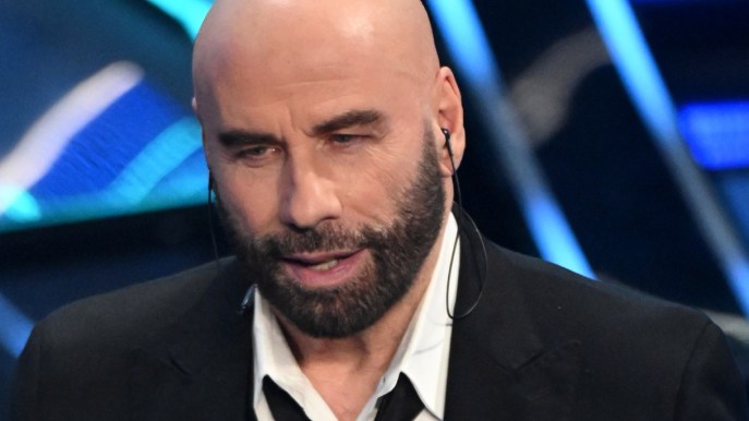 Caso Travolta a Sanremo, video rimosso, nessuna liberatoria: la verità della Rai