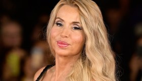 Striscia la Notizia, Valeria Marini a Sanremo: l’incontro con l’ex e la “nuova fiamma”