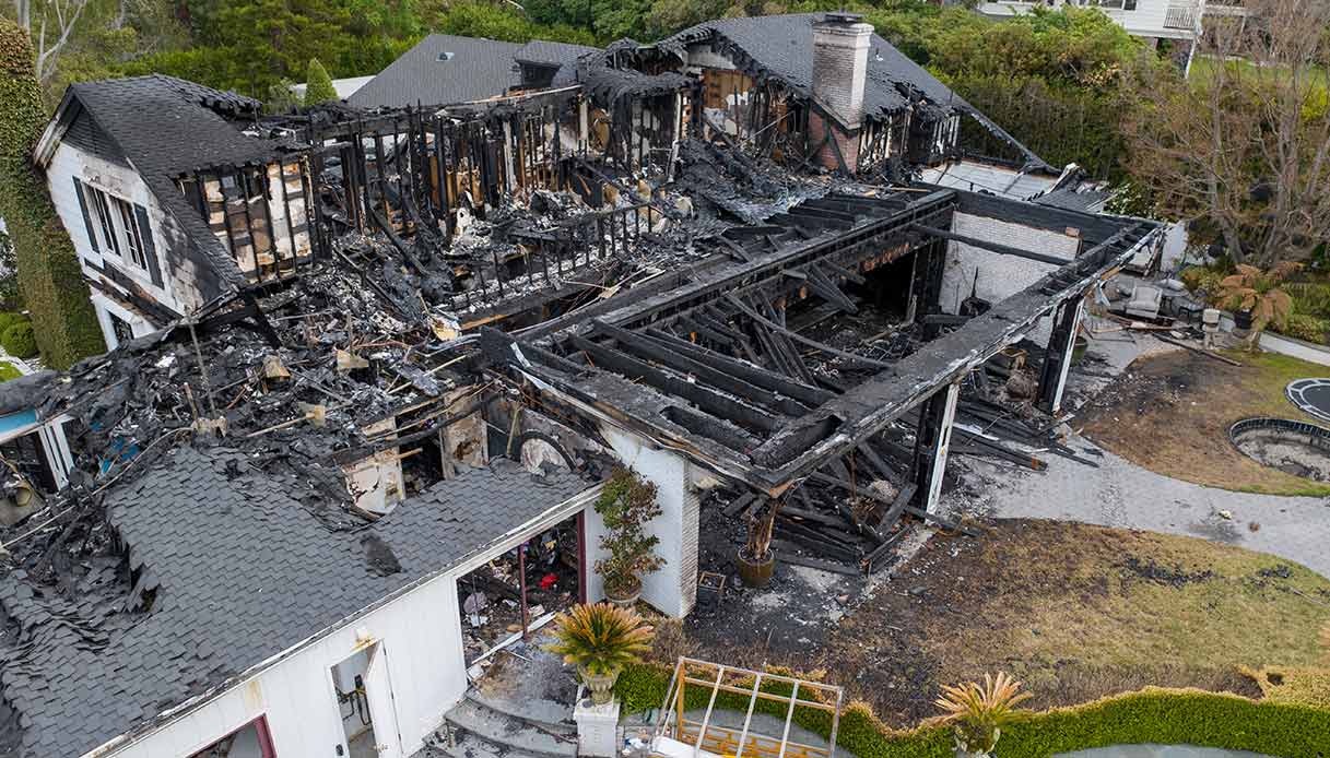 Le immagini della casa di Cara Delevingne una settimana dopo il devastante incendio