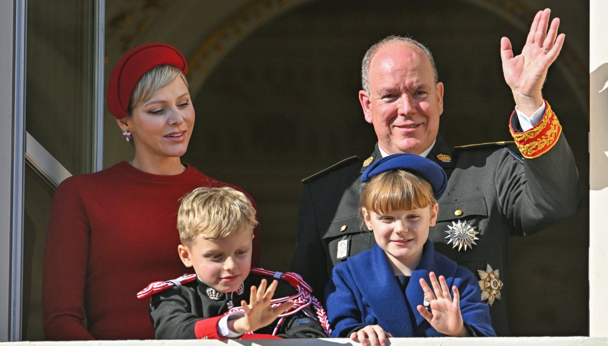 La Principessa Charlene, il Principe Jacques, la Principessa Gabriella e il Principe Alberto II di Monaco alla Festa Nazionale di Monaco 2023