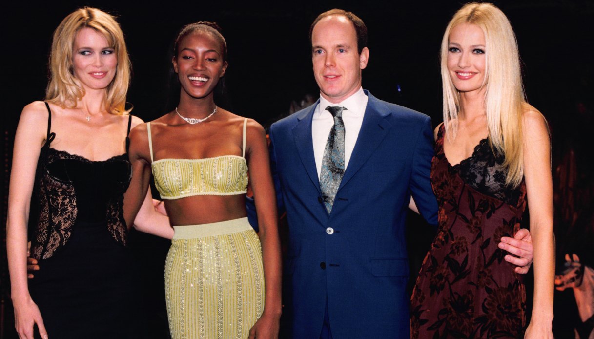 Claudia Schiffer, Naomi Campbell, il Principe Alberto di Monaco e Karen Mulder nel 1996 a Parigi