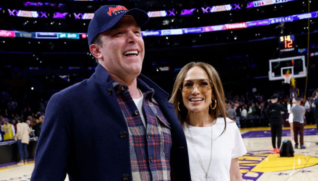 Jennifer Lopez e Ben Affleck mano nella mano: i teneri scatti alla partita