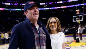 Jennifer Lopez e Ben Affleck mano nella mano: i teneri scatti alla partita