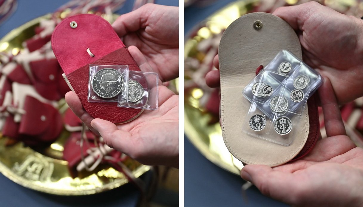 I due astucci che contengono le monete per la cerimonia "Royal Maundy"