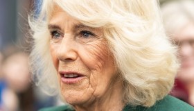 Carlo ha il cancro, condizioni di salute del Re. Parla Camilla: “È molto deluso”