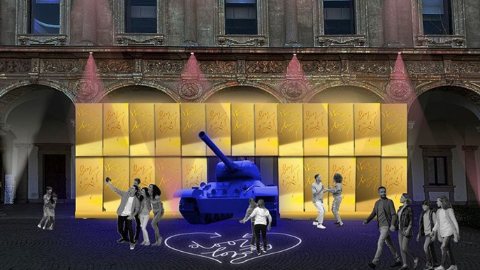 Milano Design Week 2024, al Fuorisalone un carro armato blu e un portale d’oro