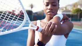 Epicondilite (gomito del tennista): cause, sintomi e terapie