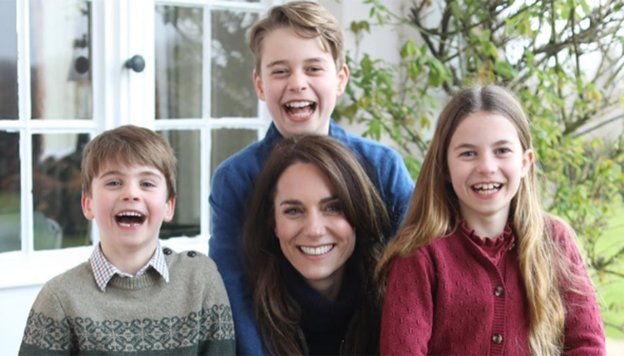 Kate Middleton, la prima foto ufficiale con i figli dopo l’intervento