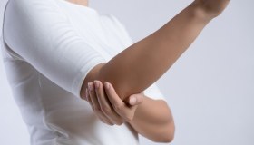 Lussazione gomito: cos’è, cause, sintomi, cura