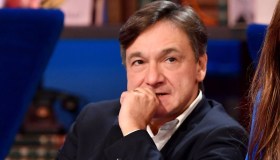 Pechino Express 2024, tappa faticosa: Nancy Brilli eliminata. Caressa premuroso