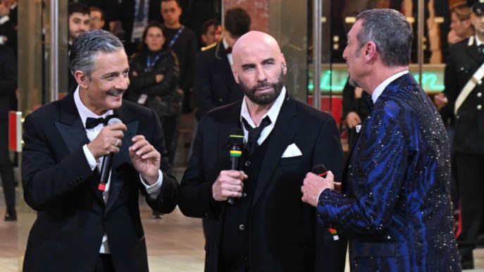 La Rai denuncia Striscia La Notizia per il caso John Travolta-Sanremo