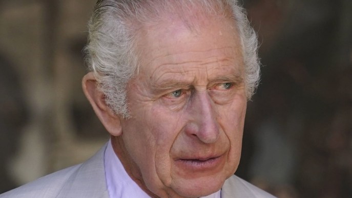 Carlo ha il cancro, condizioni di salute del Re: “Non si ritirerà dalla vita pubblica”