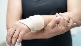 Sindrome del tunnel cubitale: cos’è, sintomi, cure