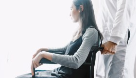 SLA (Sclerosi laterale amiotrofica): cos’è, sintomi e cause