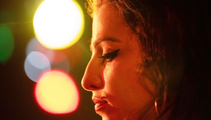 Marisa Abela nei panni di Amy Winehouse