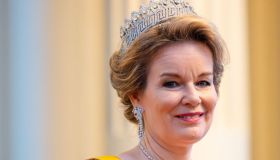 Matilde del Belgio brilla al banchetto di Stato, ma qualcuno le ruba la scena