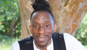 Chi è Sonny Olumati, il nuovo naufrago dell’Isola dei Famosi 2024