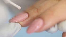 Perché è importante applicare il top coat dopo lo smalto