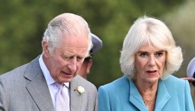 Carlo ha il cancro, condizioni di salute. Incidente per l’aereo del Re e presagio nefasto