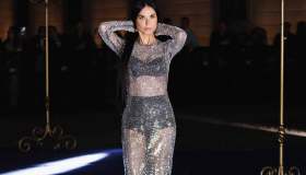 Demi Moore, trasparenze seducenti per Dolce&Gabbana